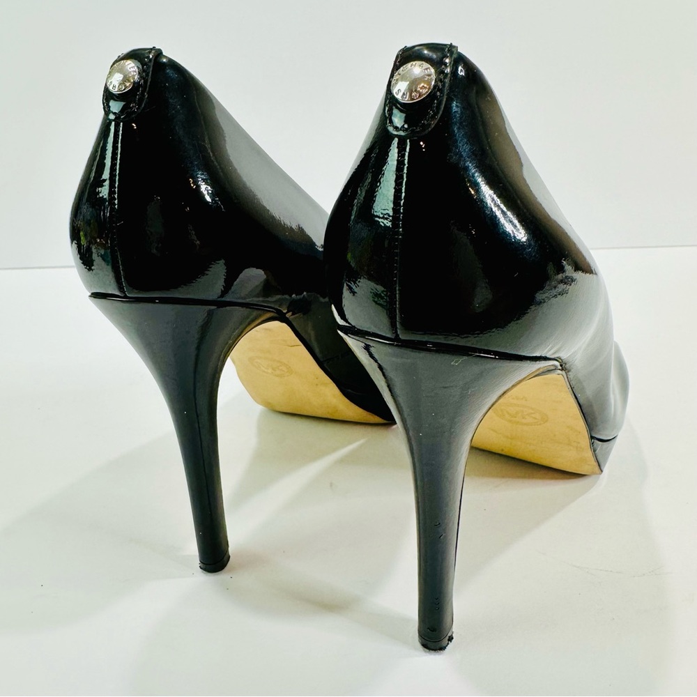 MICHAEL KORS IONNA BLACK SIZE 8 1/2 PATENT LEATHER 4” HEELS GREAT CONDITION - Picture 3 of 8